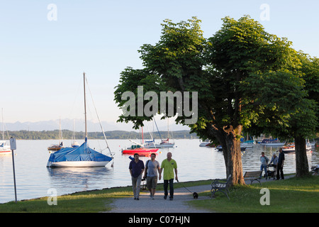 Starnberger See oder Starnberger See Brahmspromenade in Tutzing, Fuenfseenland oder fünf-Seen-Region, Bayern, Oberbayern Stockfoto