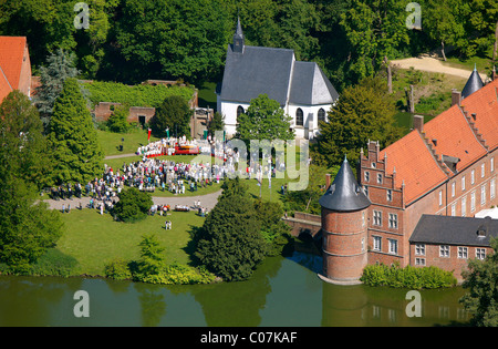 Luftbild, Open-Air Gottesdienst anlässlich des Fronleichnamsfestes Schlosspark Herten Stockfoto