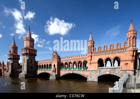 Oberbaumbruecke Brücke, Kreuzberg, Friedrichshain, Berlin, Deutschland, Europa Stockfoto