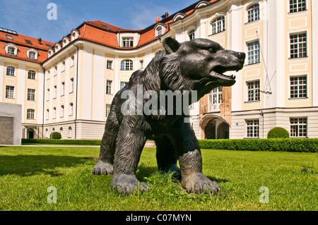 Das Tragen von Bulle und Bär, Aktienkurse Symbole für steigen und fallen auf die Börse, München, Bayern, Deutschland, Europa Stockfoto