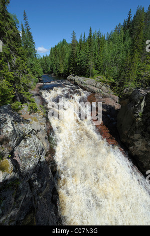 Bei der Helvetesfallet fällt den Fluss, den aeman ca. 30m zwischen senkrechten Felswänden, Örebro Län, Schweden, Skandinavien, Europa stürzt Stockfoto