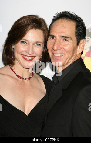 Brenda Strong und Ehemann Tom Henri 7th Annual "El Sueno De Esperanza"-Benefiz-Gala statt, bei dem Lot - Ankünfte West Hollywood Stockfoto