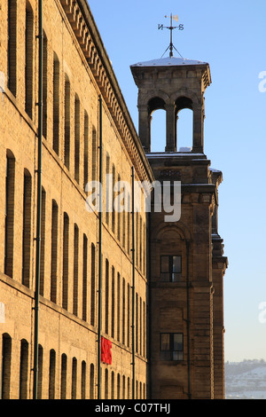 Architektonische Details und Fenster bei Salts Mill in die World Heritage Site Saltaire, Bradford, West Yorkshire Stockfoto