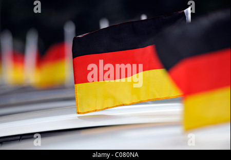 Deutsche Nationalflaggen an Autos während der FIFA WM 2010 Stockfoto