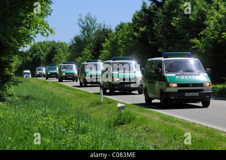 Maria Boegerl Entführung Fall, der Ort, wo ein Körper in einem Wald gefunden wurde, Polizei Fahrzeuge, in der Nähe von Niesitz, Heidenheim Bezirk Stockfoto