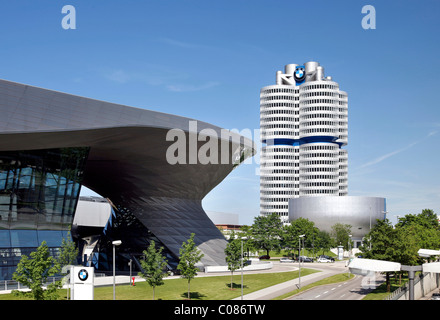 BMW Welt und BMW Hochhaus Gebäude, Sitz der Bayerischen Motorenwerke, München, Bayern, Deutschland, Europa Stockfoto
