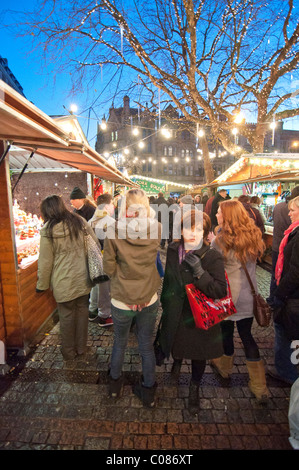 Die Weihnachtsmärkte am Albert Square Manchester England November Dezember 2010 Stockfoto
