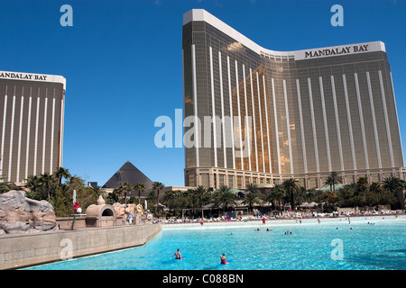 DER POOL IM MANDALAY BAY HOTEL, LAS VEGAS, NEVADA, USA, AMERIKA, USA Stockfoto