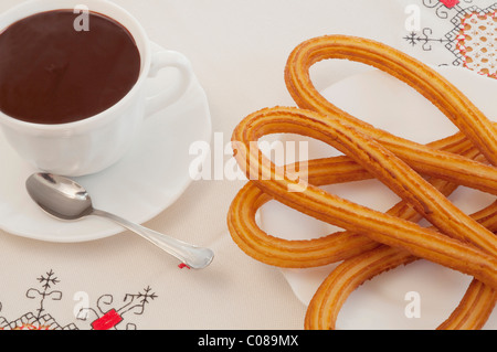 Schokolade mit Churros. Madrid, Spanien. Stockfoto