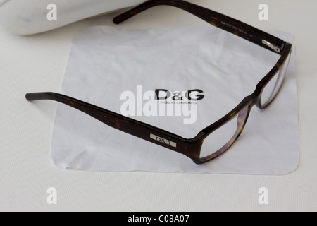 Dolce und Gabbana Brillen und Reinigungstuch Stockfoto