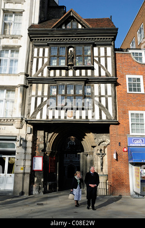 Eingang Torhaus Bartholomäusnacht der großen Stadt von London England UK Stockfoto