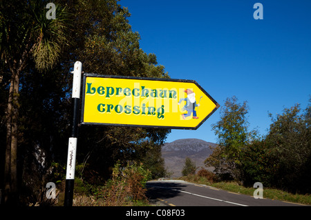Straßenschild an Ladies View, Killarney National Park, County Kerry, Irland Stockfoto