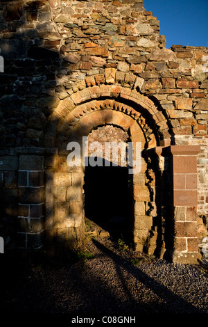 Romanische Tür in "die große Kirche von Achadh Da Eo' gebaut 1158, Hill Aghadoe, Killarney Nationalpark, County Kerry, Irland Stockfoto