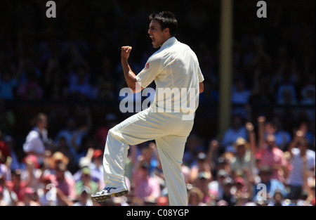 Australische Bowler Mitchell Johnson feiert nach der Einnahme des Wicket des südafrikanischen Schlagmann Jean-Paul Duminy Stockfoto