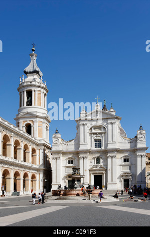 Pilgerfahrt Stadt Loreto, Basilica della Casa Santa, wie gesehen von Piazza della Madonna, Provinz Ancona, Marken, Italien Stockfoto