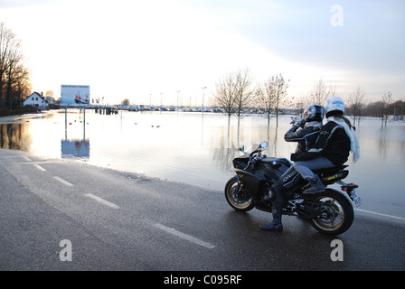 Ufer des Flusses Maas Roermond Niederlande überschwemmt Stockfoto