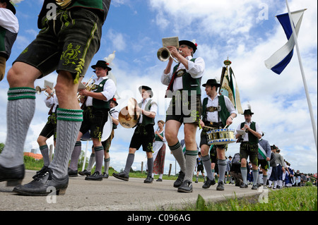 Parade in traditionellen Kostümen in Baiernrain, Landkreis Bad Tölz-Grafschaft, Upper Bavaria, Bayern, Deutschland, Europa Stockfoto