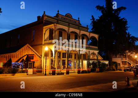 Abend in der Goldbergbau Stadt Jamestown, Kalifornien, USA Stockfoto