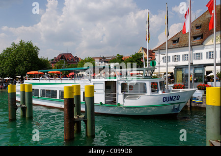 Überlingen am Bodensee, Seepromenade mit Kai und der ehemaligen Greth Getreidespeicher, Baden-Württemberg, Deutschland, Europa Stockfoto