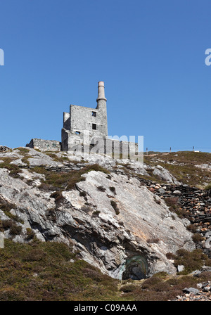 Ruinen des Maschinenraums des Kessels mir Allihies, Slieve Miskish Berge, Beara Halbinsel, County, Irland, britische Inseln Stockfoto