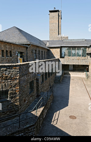 Forum und Turm, ehemalige NS-Ordensburg Vogelsang, internationalen Platz im Nationalpark Eifel, Schleiden-Gemuend Stockfoto