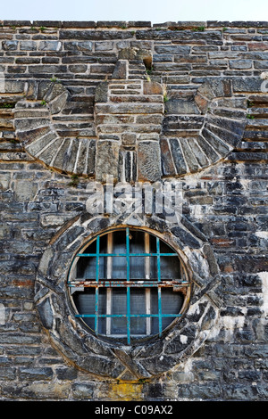 Adler-Relief auf der Treppe zum Adlerhof Hof, ehemalige NS-Ordensburg Vogelsang, internationalen Platz im Nationalpark Eifel Stockfoto