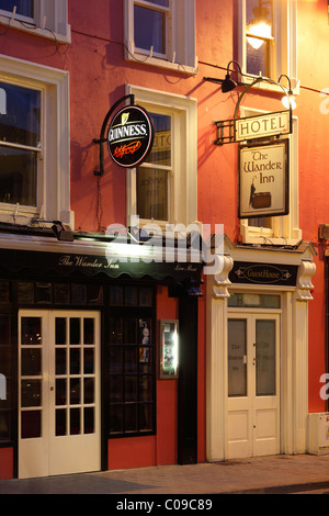 Hotel Wander-Inn mit Guinness Werbung, Kenmare, Ring of Kerry, County Kerry, Irland, britische Inseln, Europa Stockfoto