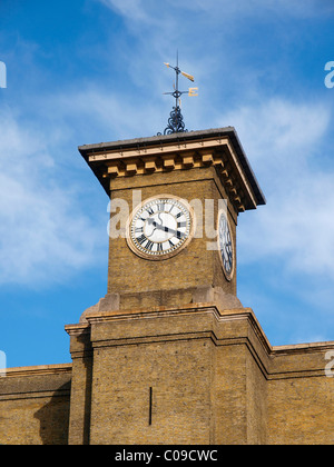 Uhrturm am Kings Cross Station in London Stockfoto