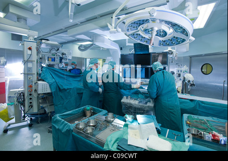 Herzchirurgie im Hybrid-OP-Saal, Deutsches Herzzentrum Berlin oder Deutsche Herzzentrum, Berlin, Deutschland, Europa Stockfoto