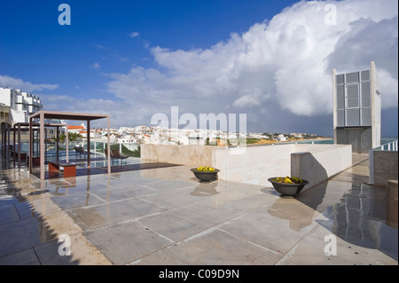 Stadtbild auf der Elevador Peneco Turm, Albufeira, Algarve, Portugal, Europa Stockfoto