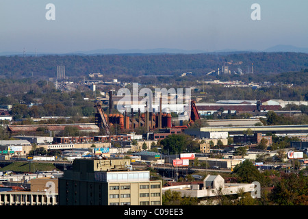 Blick auf die Stadt Birmingham entnommen Vulcan Park, Alabama, USA. Stockfoto