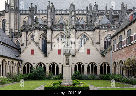 Ehemaliges Kloster von St. Viktor, Kreuzgang, Blick auf die Kathedrale, Xanten, Niederrhein, Nordrhein-Westfalen Stockfoto