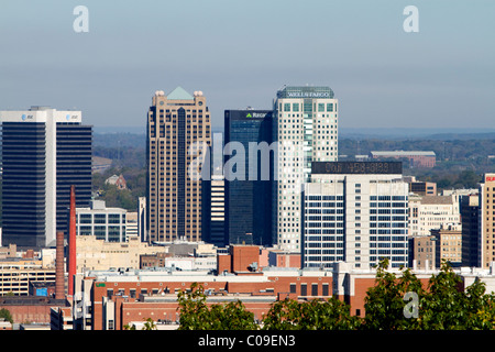 Blick auf die Stadt Birmingham entnommen Vulcan Park, Alabama, USA. Stockfoto