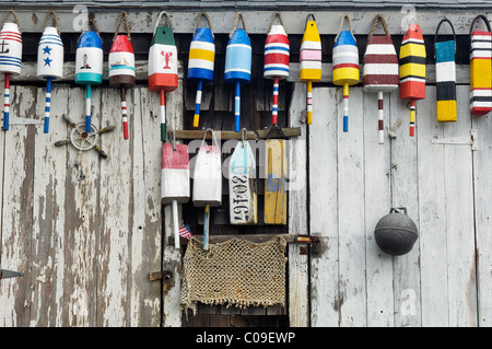 Hummer-Bojen auf alten Angeln Shack in Rockport, Massachusetts Stockfoto