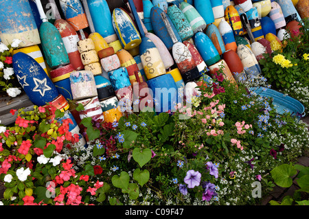 Alten Hummer Bojen in Neu England Garten in Rockport, Massachusetts Stockfoto