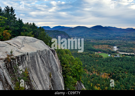 Blick auf Berge von Dom Leiste im Echo Lake State Park in der Nähe von North Conway, New Hampshire Stockfoto