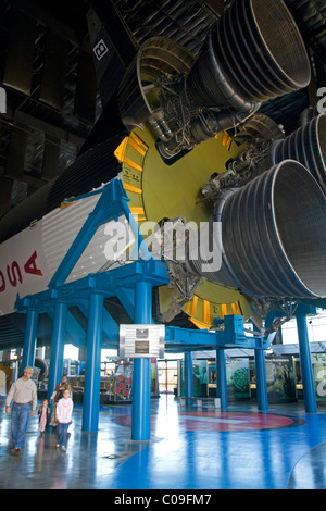 Saturn V am Davidson Center for Space Exploration im U.S. Space and Rocket Center befindet sich in Huntsville, Alabama, USA. Stockfoto