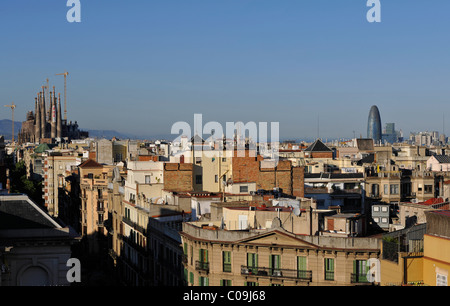 Blick auf die Basilika Temple Expiatori De La Sagrada Família, Expiatory Kirche der Heiligen Familie, in der Neo-katalanischen konzipiert Stockfoto