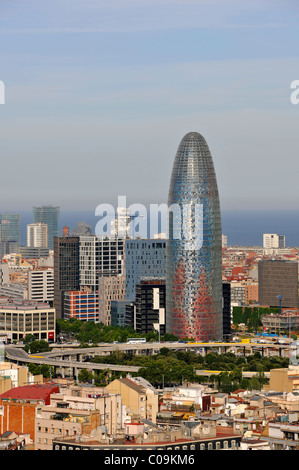 Blick auf den Torre Agbar Büroturm, Plaça de Les Glories Catalana, Barcelona, Katalonien, Spanien, Europa Stockfoto