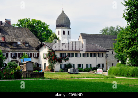 Turm des Benediktinerklosters aus dem 8. Jahrhundert auf der Fraueninsel, Frauen Insel, See Chiemsee, Chiemgau, Bayern Stockfoto
