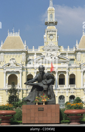 Elk134-3311 Vietnam, Ho Chi Minh Stadt, Saigon, Statue von Ho Chi Minh vor dem Rathaus Stockfoto