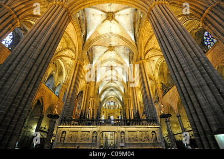 Innenraum, netzartige Gewölbe, Decke, Kirchenschiff, gotische Kathedrale La Catedral De La Santa Creu i Santa Eulàlia, Barcelona Stockfoto