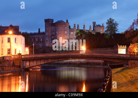 Kilkenny Castle, Fluss Nore, Grafschaft Kilkenny, Republik von Irland, britische Inseln, Europa Stockfoto