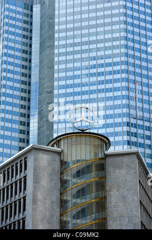 Mercedes Stern, ehemaliger Parkplatz am Kaiserplatz, Fassade der Europäischen Zentralbank EZB, Financial District Stockfoto