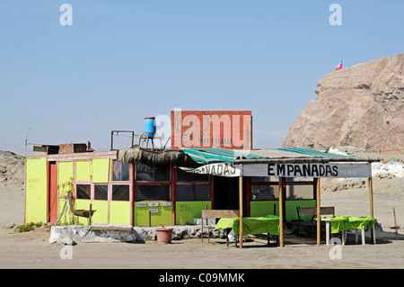 Kleines Restaurant, Atacama-Wüste, El Morro, Berg, Arica, Norte Grande, Nördliches Chile, Chile, Südamerika Stockfoto