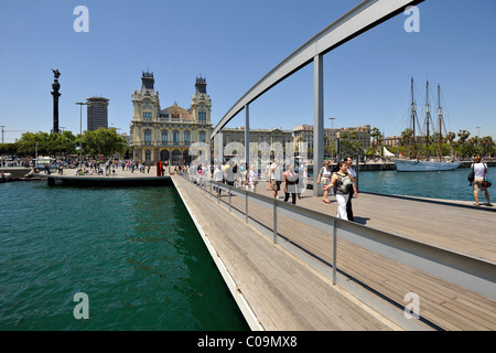 Rambla de Mar Promenade, Moll De La Fusta, Tor zum neu gebauten Teil des Port Vell, Barcelona, Katalonien, Spanien, Europa Stockfoto