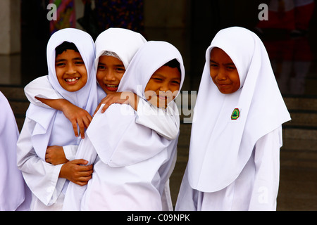 Studentinnen des Koran, Welaayat Persekutan Moschee, Kuala Lumpur, Malaysia, Asien Stockfoto