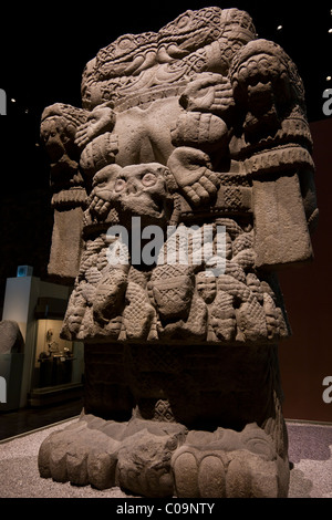 Mexica oder aztekische Erdgöttin Quetzalcoatl, sie von der Schlange-Rock in dem Nationalmuseum für Anthropologie in Mexiko-Stadt. Stockfoto
