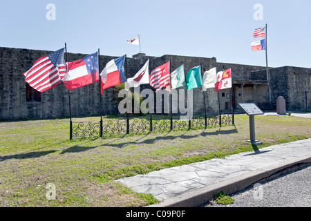 Fahnen, Presidio La Bahia, alte spanische Festung. Stockfoto