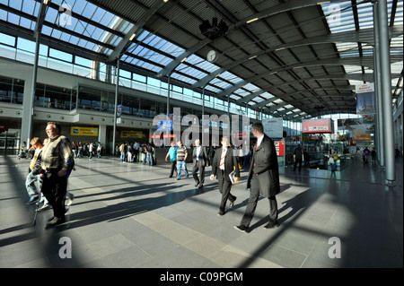 Eingangshalle, Haupteingang West, Bauma 2010 internationale Fachmesse für Baumaschinen, Messe München Messegelände, München, Bayern Stockfoto